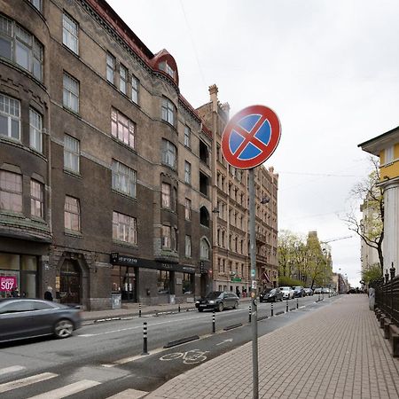 Brivibas Yard Apartment With Parking In City Center Ryga Zewnętrze zdjęcie