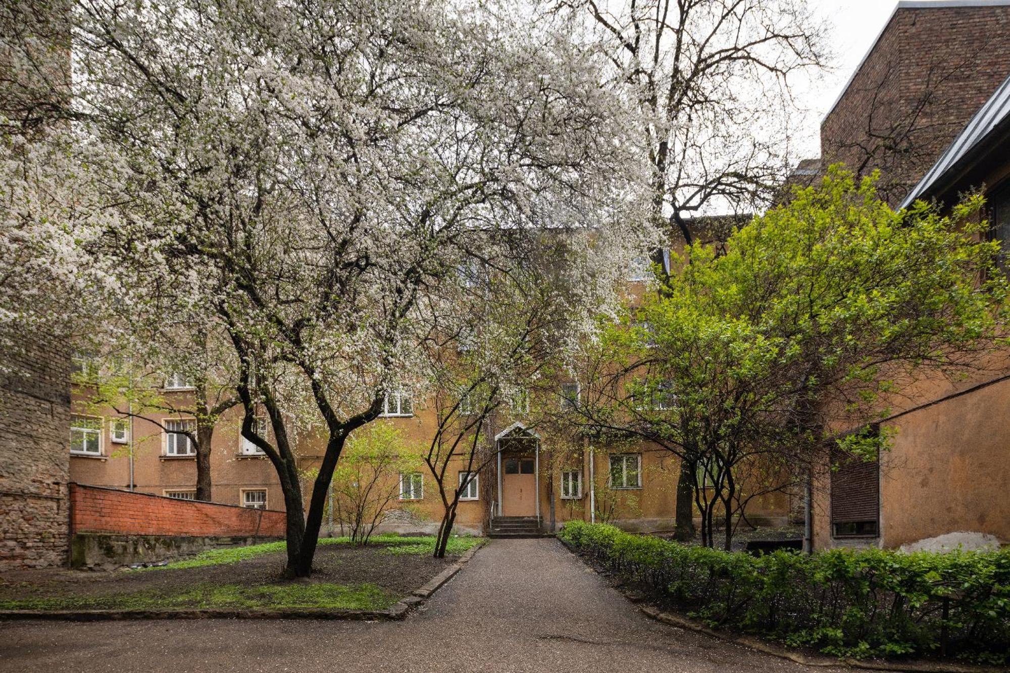 Brivibas Yard Apartment With Parking In City Center Ryga Zewnętrze zdjęcie